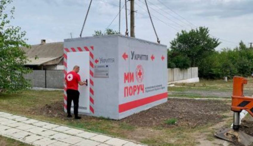 Prenosný betónový kryt (укриття) pri ceste
